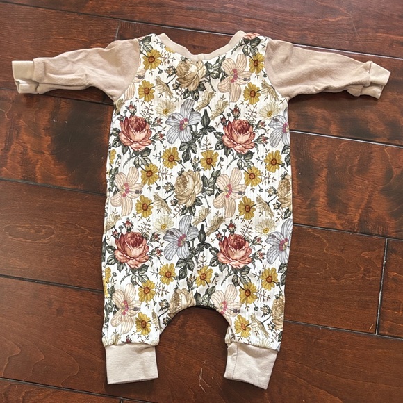 Small shop Floral Baby Romper - Picture 3 of 3